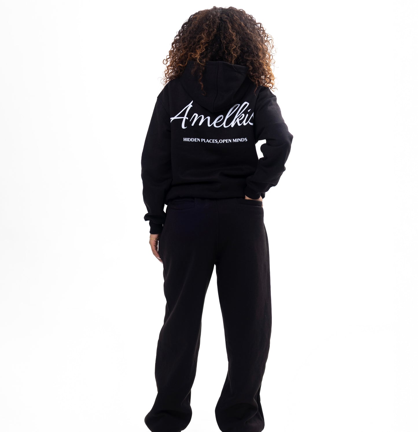 Amelkis basic hoodie in black