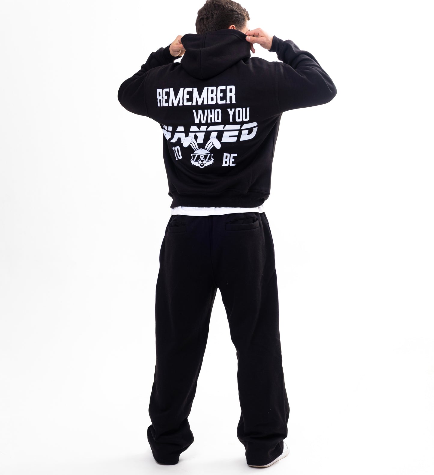 Amelkis WANTED hoodie in black