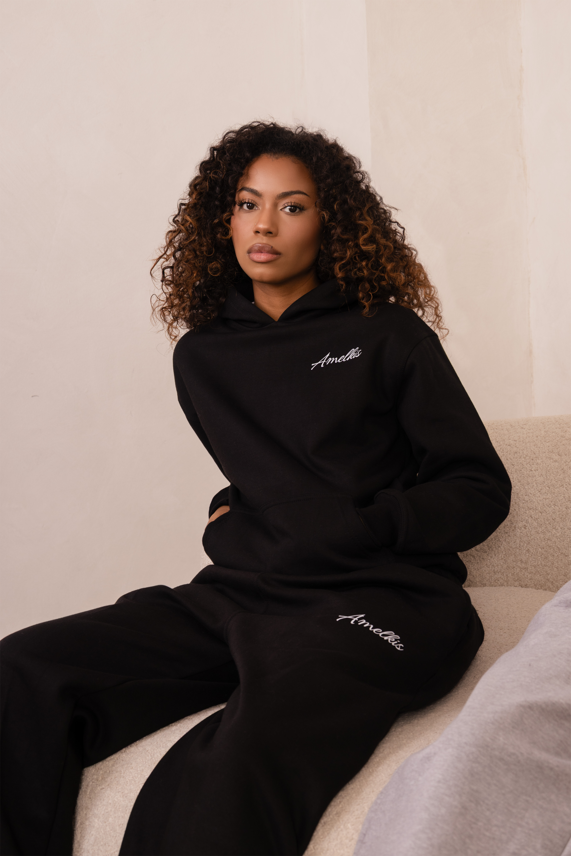 Amelkis basic hoodie  in black